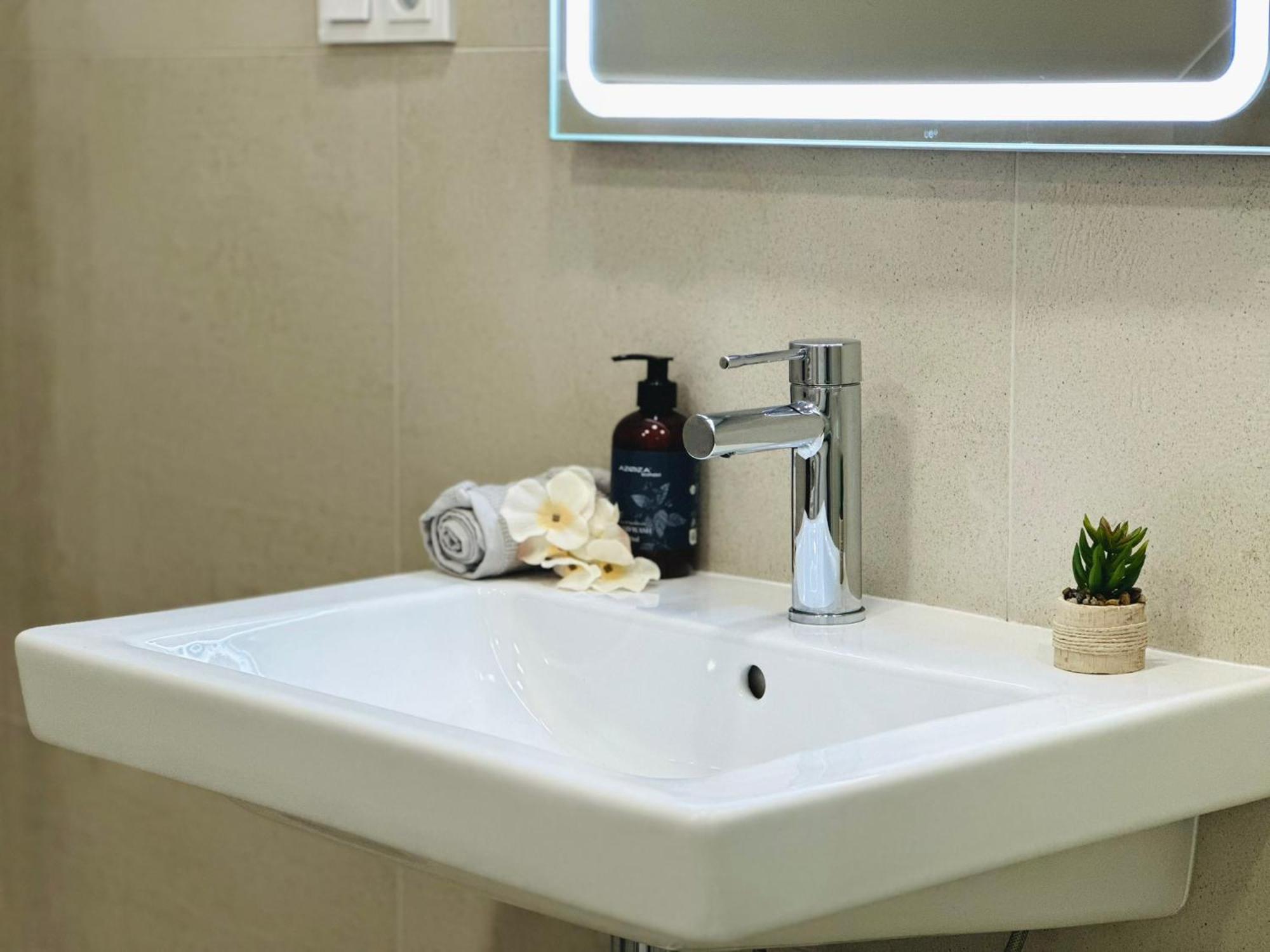 Studio Kralovice Apartment Прага Экстерьер фото